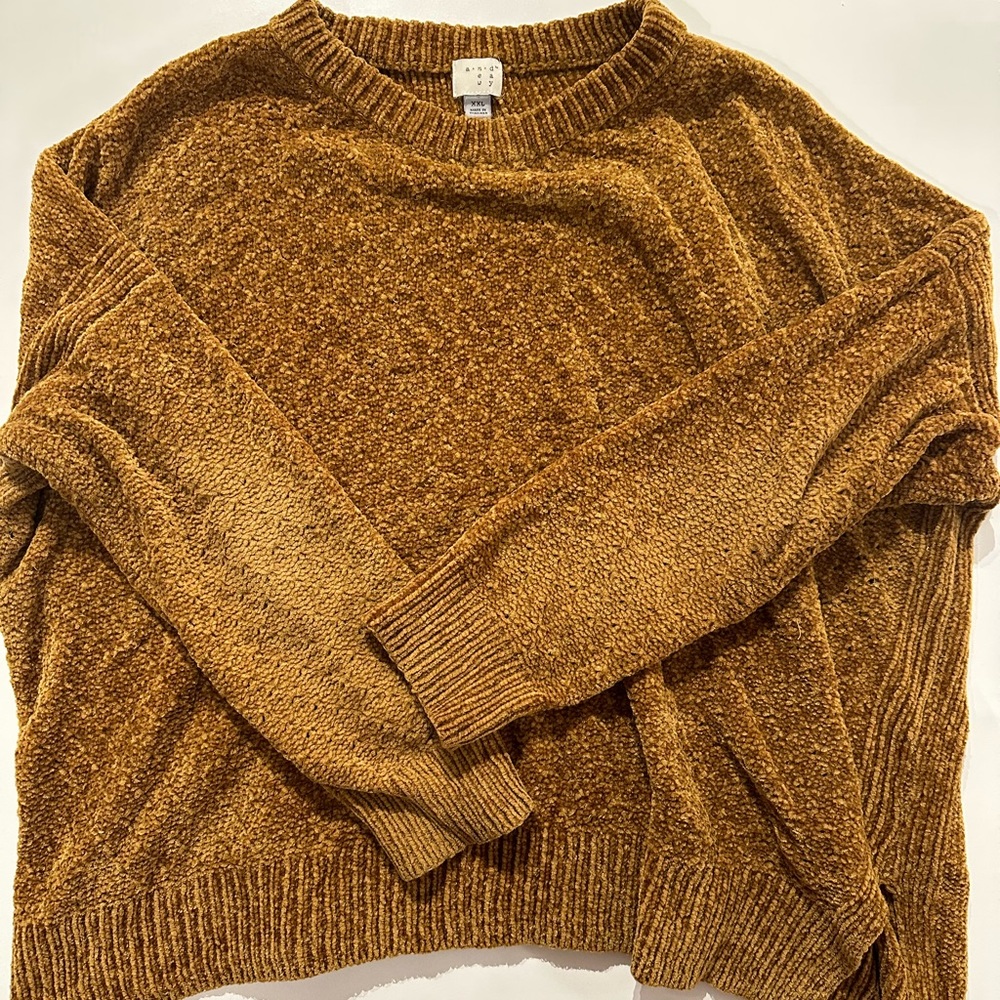 Gold “A New Day” Sweater XXL
